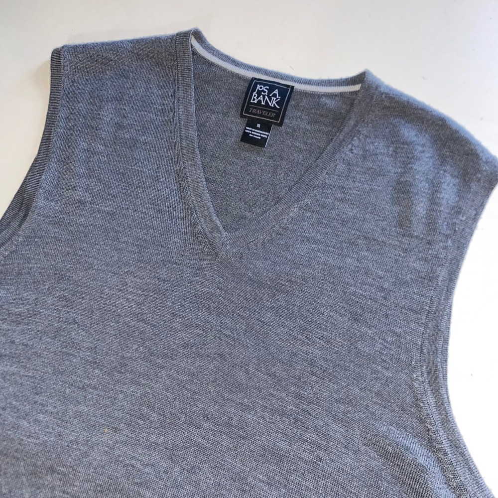 Jos. A. Bank Traveler Mens XL Gray 100% Merino Wool V-Neck Sweater Vest